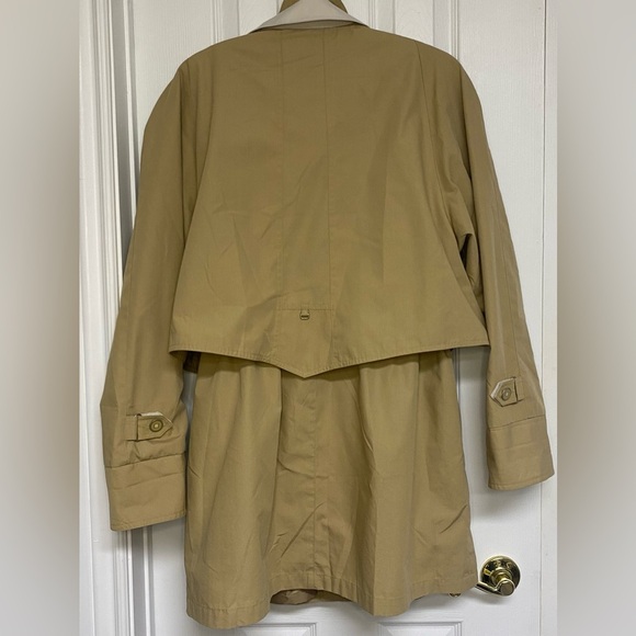 Vintage trench coat with rain guard - Picture 3 of 12